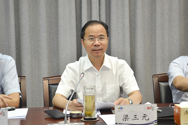 县委书记梁三元主持召开县委常委会会议