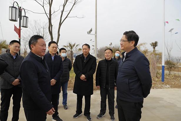 县委书记邓勇带队赴官滩镇考察调研