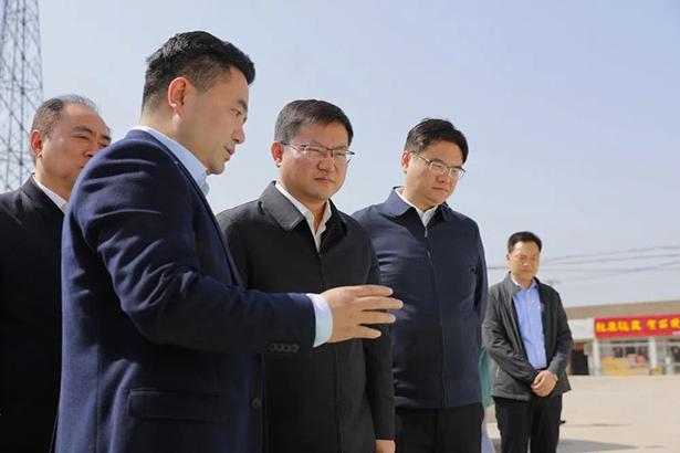 市水利局局长施恩佩,县委书记邓勇,县委副书记高为淼,副县长章文风