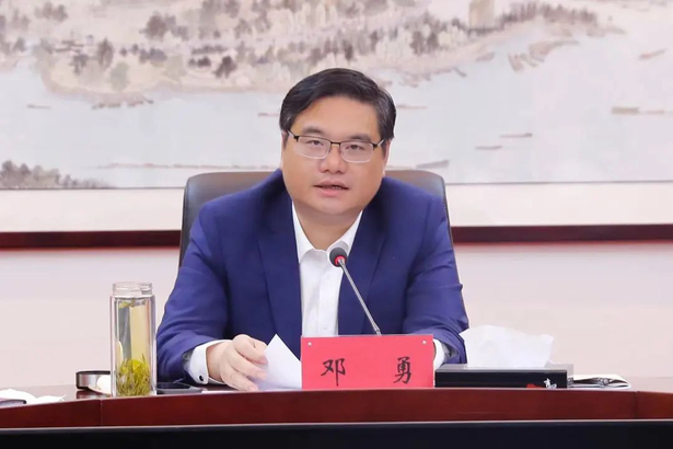 20230506县委常委会会议召开2.jpg
