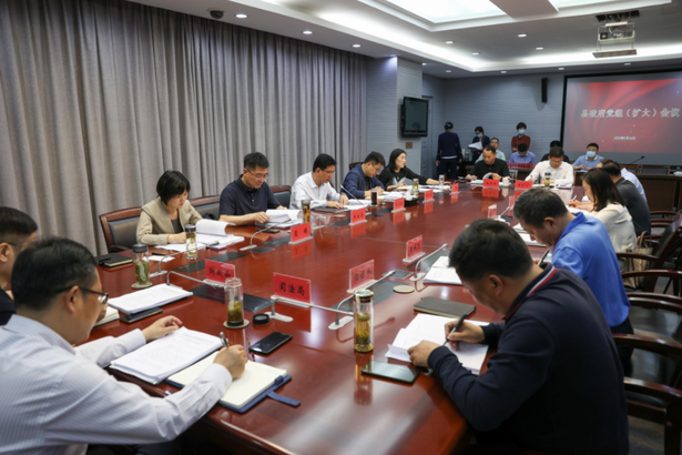 20230526县政府党组（扩大）会议和十八届十四次常务会议召开1.png
