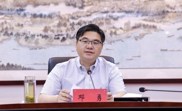 20230531县委常委会会议召开2.png