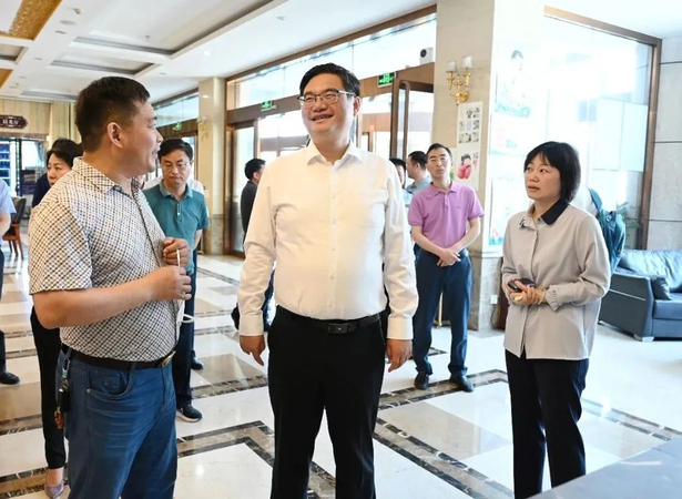 20230409邓勇现场推进第二十三届中国·盱眙国际龙虾节相关工作3.jpg