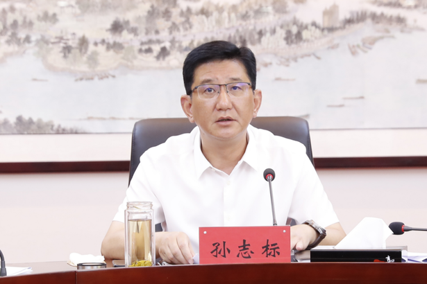 20230812孙志标主持召开县委常委议军会2.png