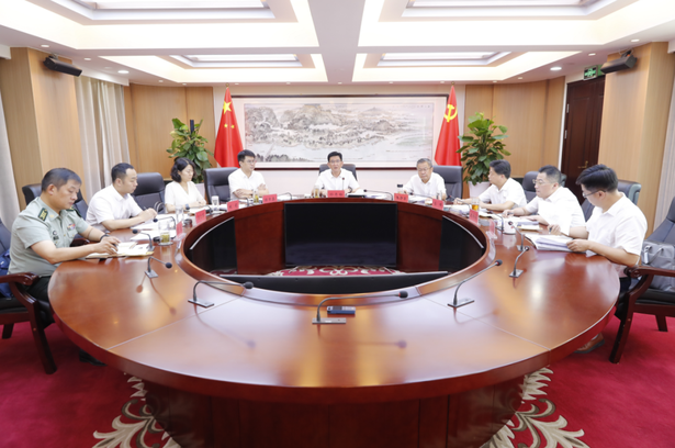 20230812孙志标主持召开县委常委议军会1.png