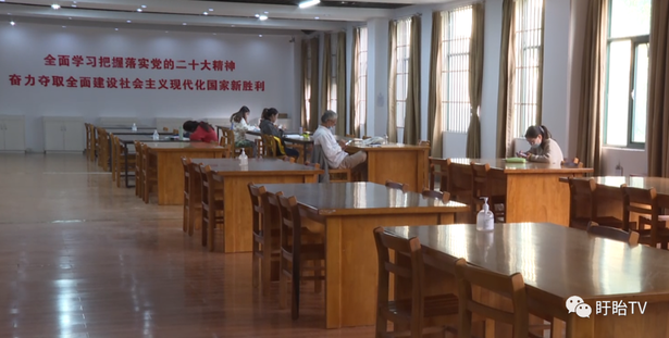 县图书馆：软硬兼备，让群众共享文化大餐02.png