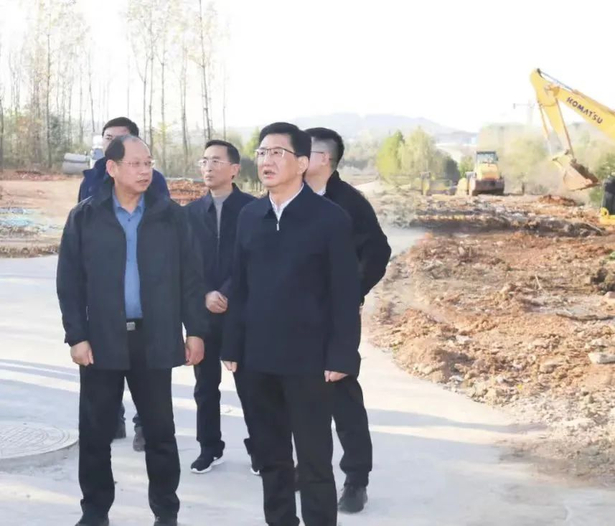 20231119孙志标现场推进安置小区和道路交通等民生工程项目建设2.jpg