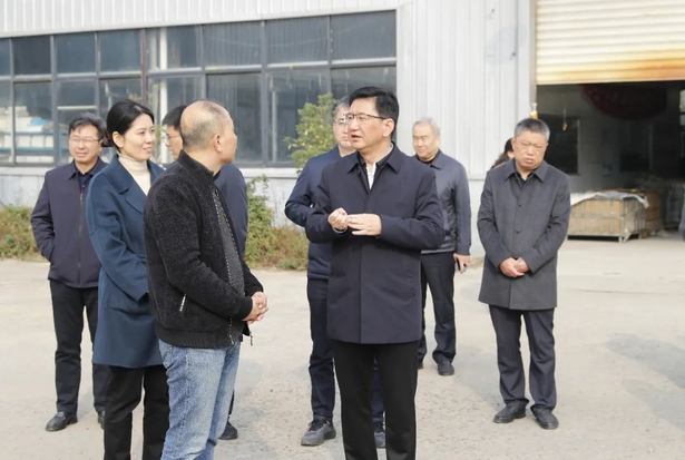 20231116孙志标现场推进低效闲置企业和连片地块开发工作.jpg