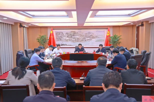 20240403县委常委会会议召开1.jpg