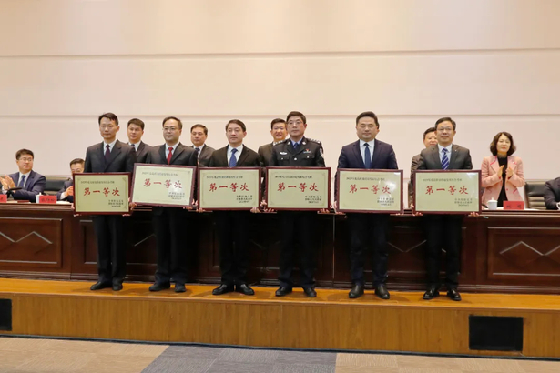 20240408全县2023年度高质量跨越发展总结暨2024年工作推进会议召开5.jpg