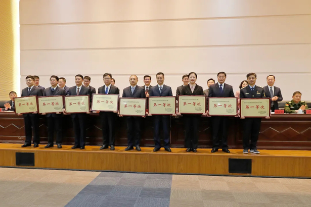 20240408全县2023年度高质量跨越发展总结暨2024年工作推进会议召开4.jpg