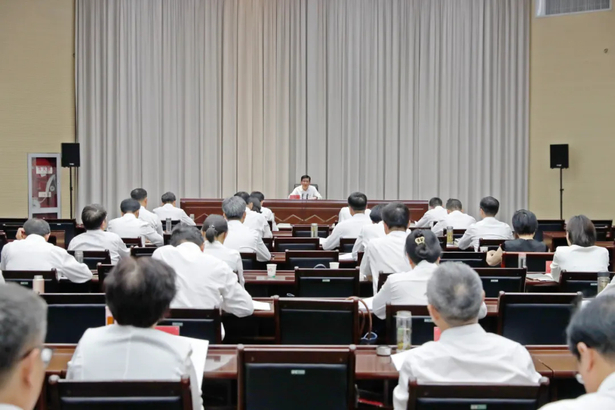 20240526县级领导干部党纪学习教育专题读书班（第二阶段）暨县委理论学习中心组学习会举行1.jpg