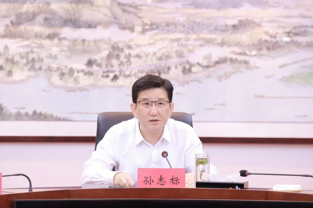 20240526县级领导干部党纪学习教育专题读书班（第二阶段）暨县委理论学习中心组学习会举行4.jpg