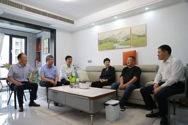 2024-06-26市委副书记赵正兰来盱开展人大代表“进网格促和谐”及河长制巡河活动1.jpg