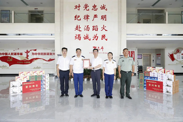 2024-08-01孙志标带队赴淮感谢参与防汛抢险的部队官兵和消防救援人员2.jpg