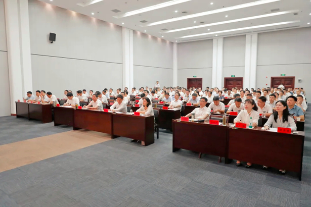 2024-08-10向“新”而行！盱眙县举行“攀高比强勇争先”县域经济高质量发展大讲堂（新质生产力专题）3.jpg