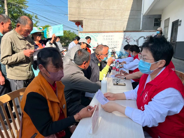 【奋斗2024 幸福温暖四季】之十五：“健”步向前 “医”心为民3.jpg