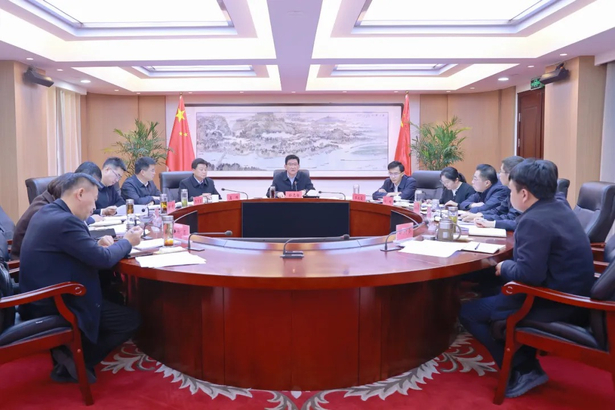 20241202县委常委会会议召开1.jpg