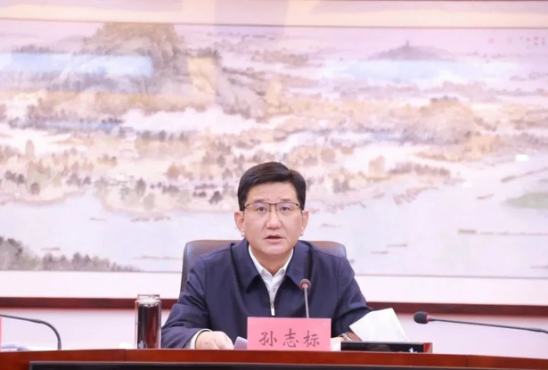 20241227县委常委会会议召开2.jpg