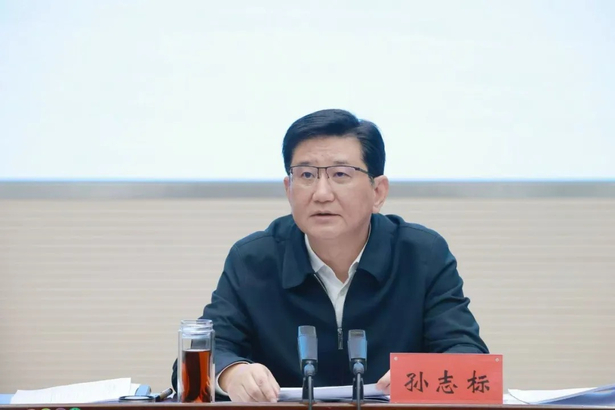 20250105全县项目攻坚暨经济运行分析会召开2.jpg