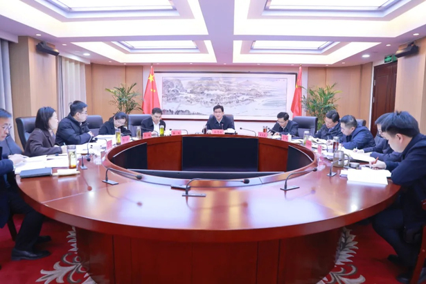 20250226县委常委会会议召开1.jpg