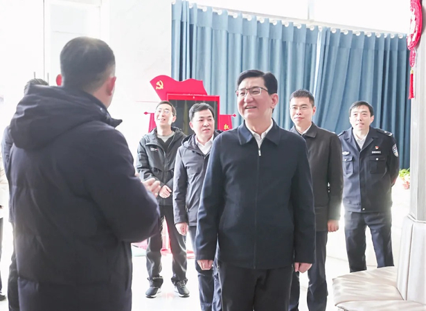 20250129孙志标检查春节期间值班值守工作并看望慰问坚守岗位一线人员2.jpg