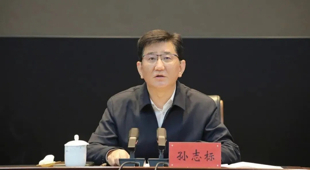 20250326全县2024年度高质量跨越发展总结暨2025年工作推进会议召开2.jpg