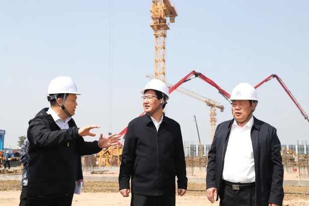 20250405孙志标现场推进在建重大项目建设1.jpg