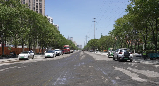 20250426县领导现场推进重点工程项目建设进度、扬尘治理和安全生产工作1.jpg