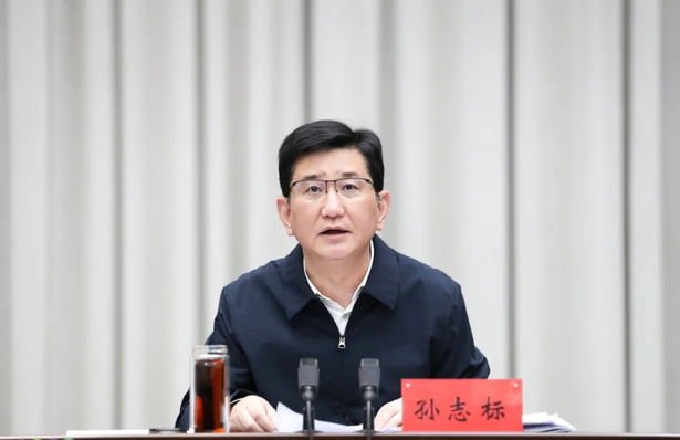20250415县委举行学习贯彻习近平总书记重要讲话精神深入贯彻中央八项规定精神学习教育读书班2.jpg