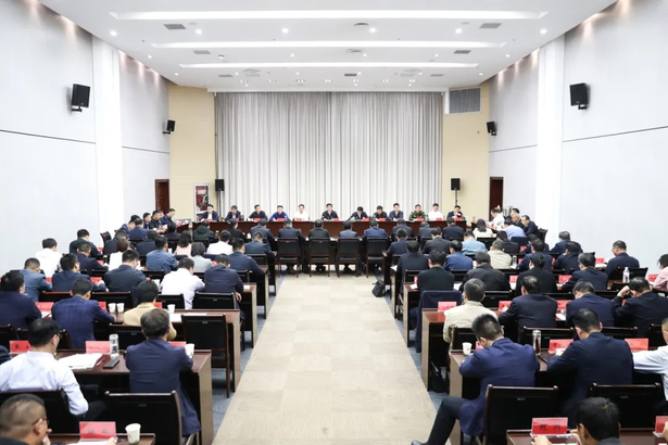 20250415县委举行学习贯彻习近平总书记重要讲话精神深入贯彻中央八项规定精神学习教育读书班1.jpg