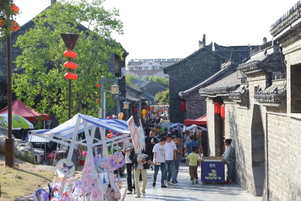 20250503县领导现场推进小麦抗旱、安全生产和重点项目建设3.jpg