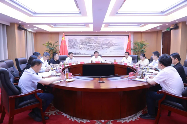 20250522县委常委会会议召开.jpg
