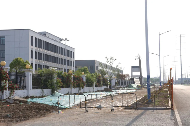 20250504县领导现场推进重特大项目、自来水管网及城市排水设施项目建设3.jpg