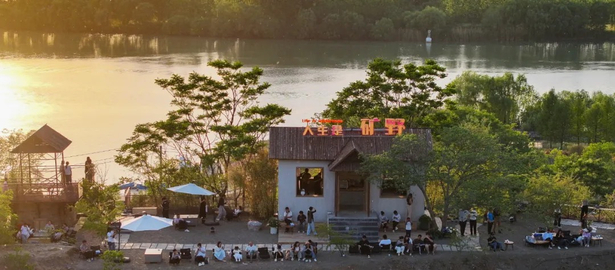 20250501孙志标现场推进五一假期景区运行和促消费工作1.jpg