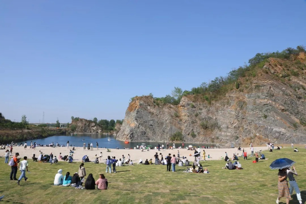 20250503县领导现场推进小麦抗旱、安全生产和重点项目建设2.jpg