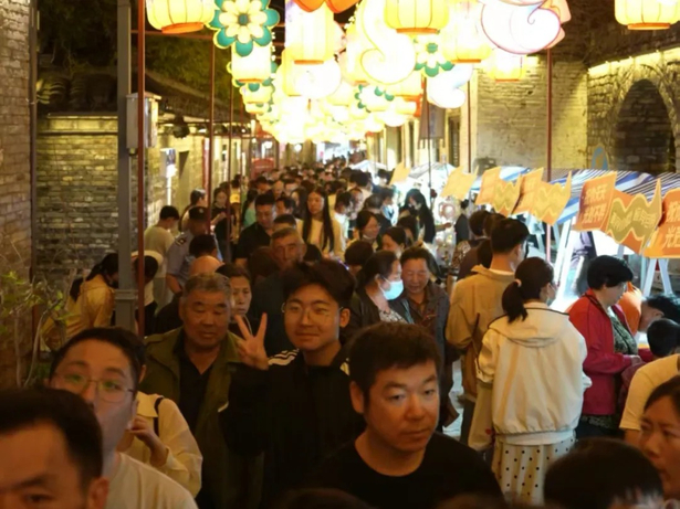 20250501孙志标现场推进五一假期景区运行和促消费工作3.jpg