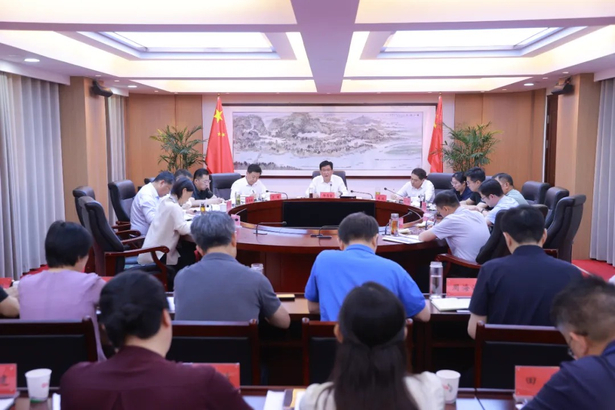 20250514县委理论学习中心组学习会暨县委常委会会议召开.jpg