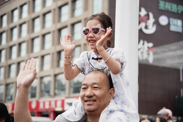 “虾趣狂欢,嗨游全城!”主题巡游活动火热上演11.jpg “虾趣狂欢,嗨游全城!”主题巡游活动火热上演11.jpg