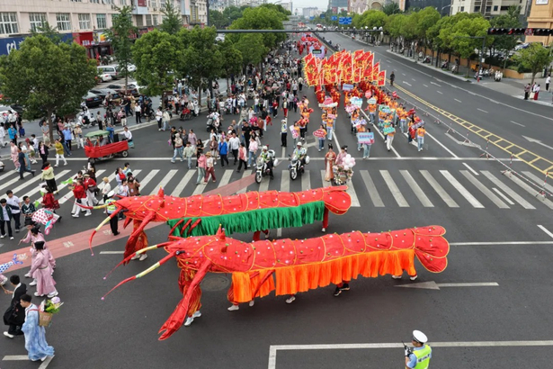 “虾趣狂欢,嗨游全城!”主题巡游活动火热上演12.jpg “虾趣狂欢,嗨游全城!”主题巡游活动火热上演12.jpg