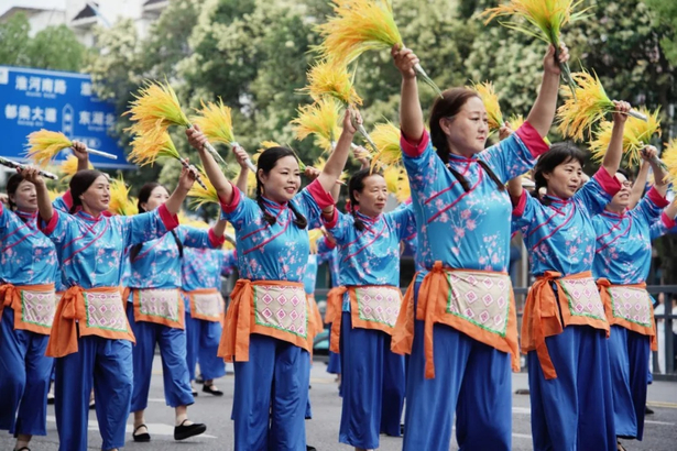 “虾趣狂欢,嗨游全城!”主题巡游活动火热上演6.jpg “虾趣狂欢,嗨游全城!”主题巡游活动火热上演6.jpg