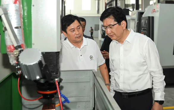 孙志标在推进二季度开竣工项目时强调：苦干实干...