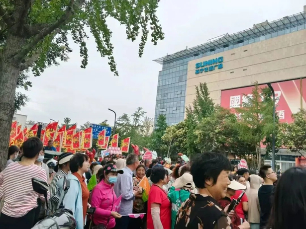 “虾趣狂欢,嗨游全城!”主题巡游活动火热上演4.jpg “虾趣狂欢,嗨游全城!”主题巡游活动火热上演4.jpg