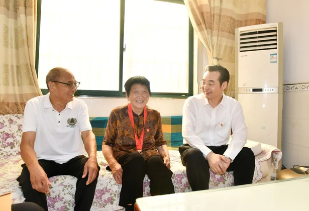 20250701史志军开展“庆七一·联系点上过党日”活动.jpg