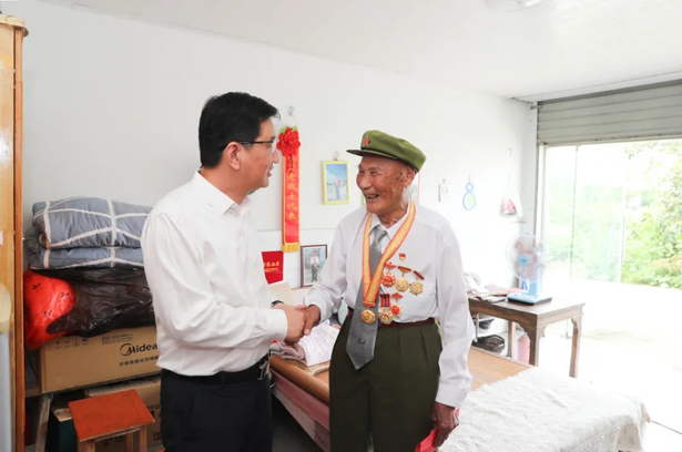 20250901孙志标走访慰问抗战老战士老同志2.jpg
