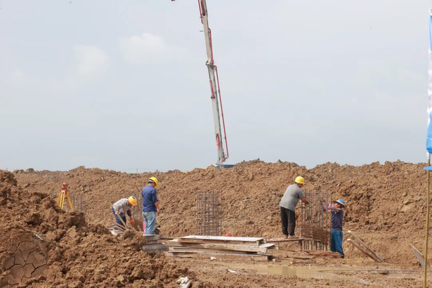 20250831县领导现场推进部分三季度开竣工重点项目建设1.jpg