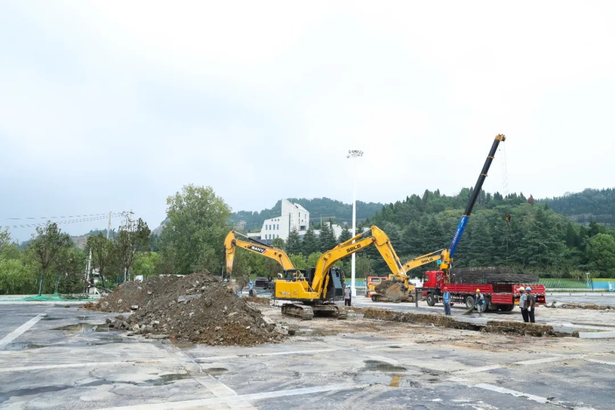 20250906县领导现场推进部分“两重”项目和民生实事项目建设1.jpg