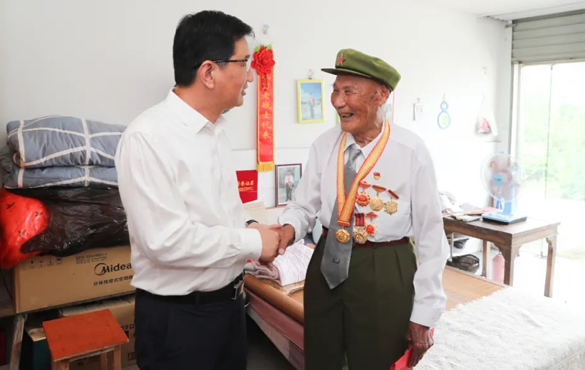 孙志标走访慰问抗战老战士老同志