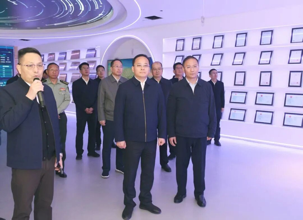 20251018市委市政府举行2025年第三次重特大产业项目攻坚拉练3.jpg
