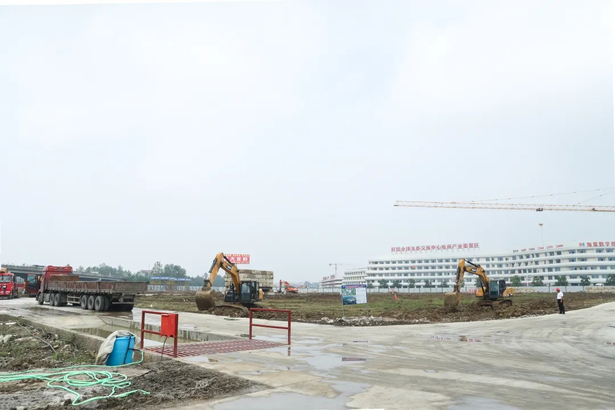 20251005县领导现场推进部分重点在建工程及“两重”项目建设1.jpg